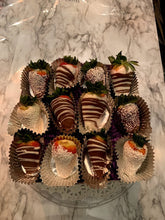 Load image into Gallery viewer, Chocolate Strawberries Gift Box/Set
