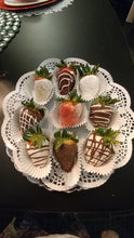 Load image into Gallery viewer, Shimmer Assorted Chocolate Strawberries Gift Tray Set
