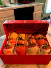 Load image into Gallery viewer, Chocolate Strawberries Gift Box/Set
